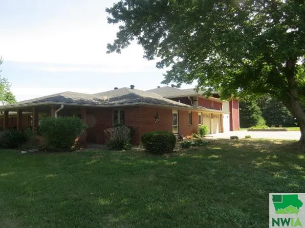 35334 McKurth Dr, Le Mars, IA 51031