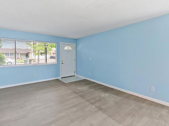 4th image of 3205 Sanbury Cir