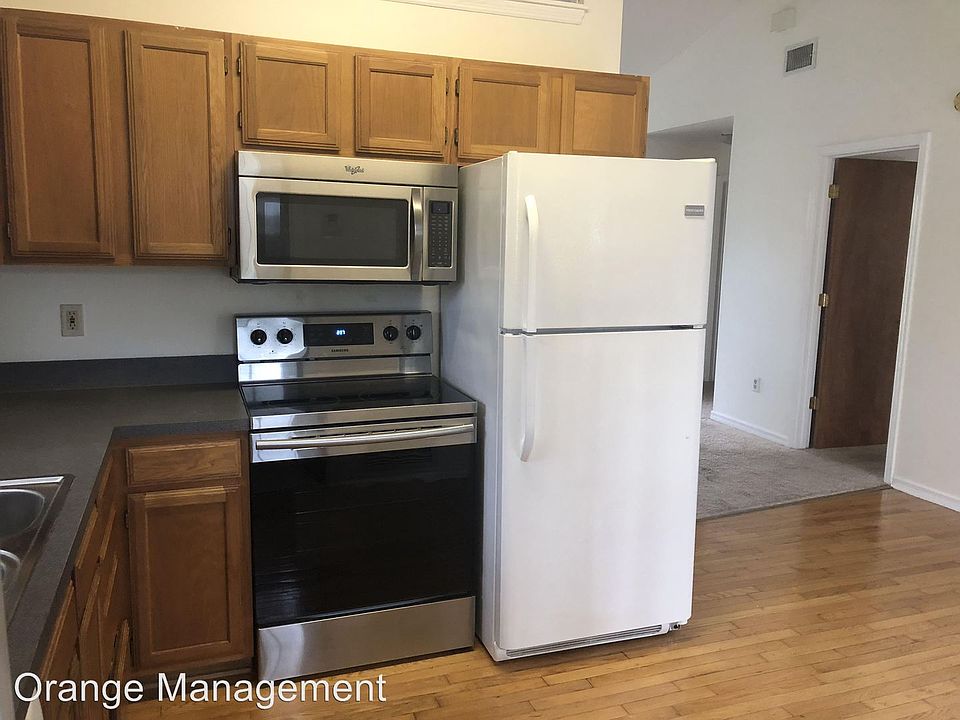1st image of 2340 Oglesby Ave