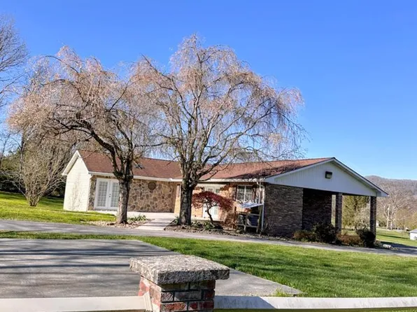 62 Howards Br, Hinton, WV 25951