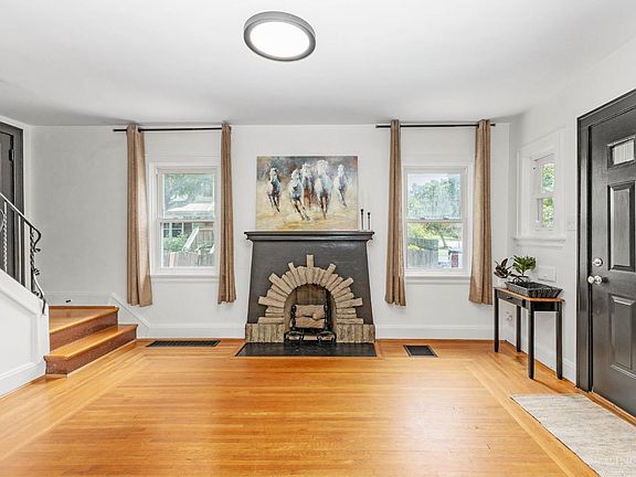 3rd image of 3338 Claramont Ave