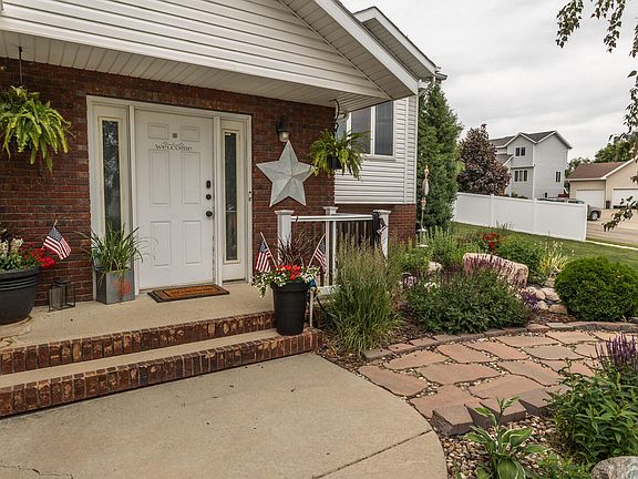 2nd image of 828 Brome Ave