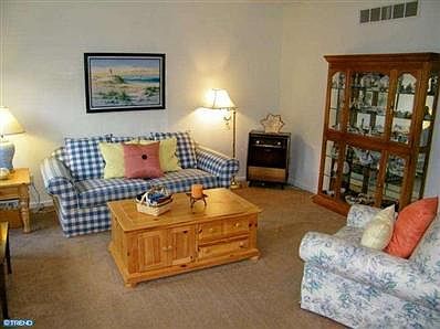 3rd image of 633 Charles Dr