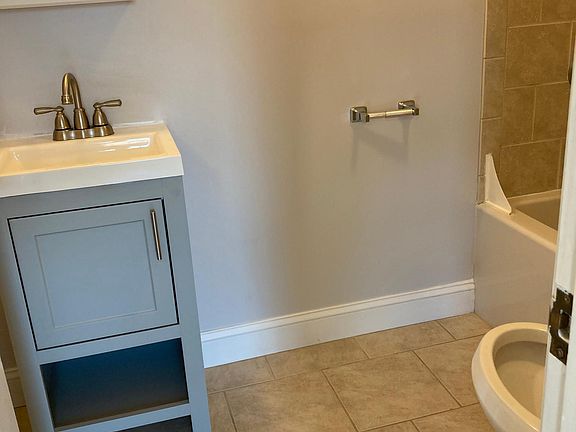 5th image of 9 Washington St #2B