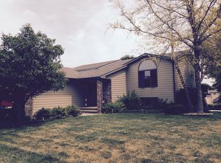 402 Sagehorn Dr, Hartford, SD 57033