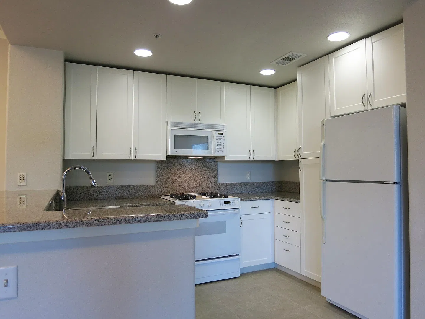 1 bedroom/1 bathroom condo in the heart of Cupertino! — Photo 4