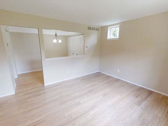 3rd image of 529 Longshore Dr APT A