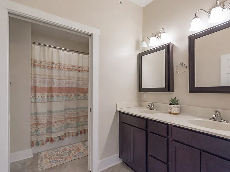 632 N College Ave — Photo 10