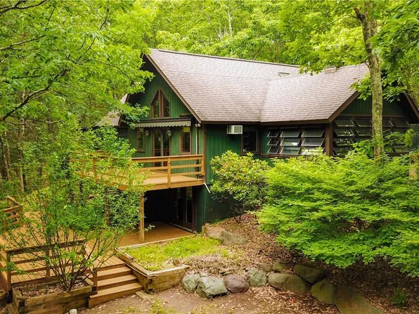 203 Deer Trail Dr, Saylorsburg, PA 18353