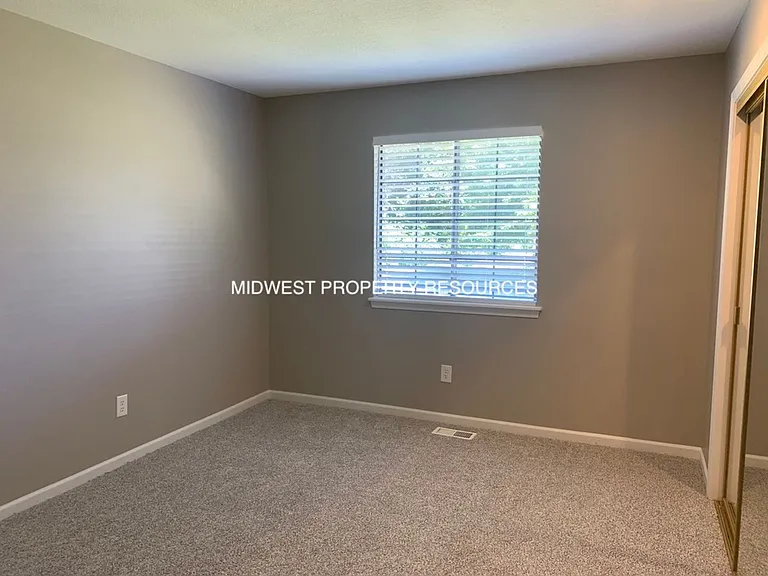 202 NW Market Pl #B — Photo 10