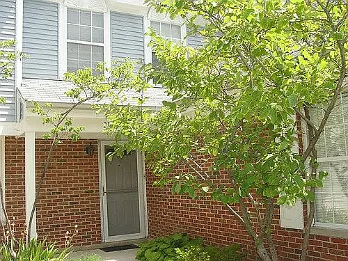 2 bed, 1.5 bath, 1100 sqft, $2,100 — Photo 2