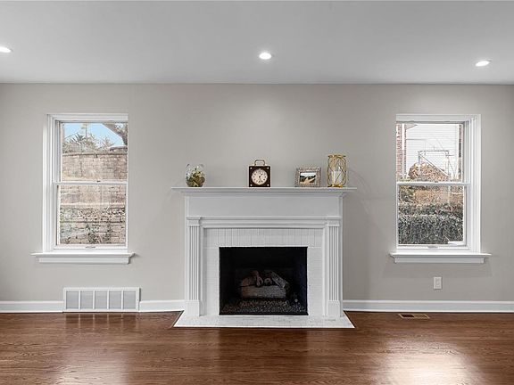 5th image of 1475 Dearborn Dr