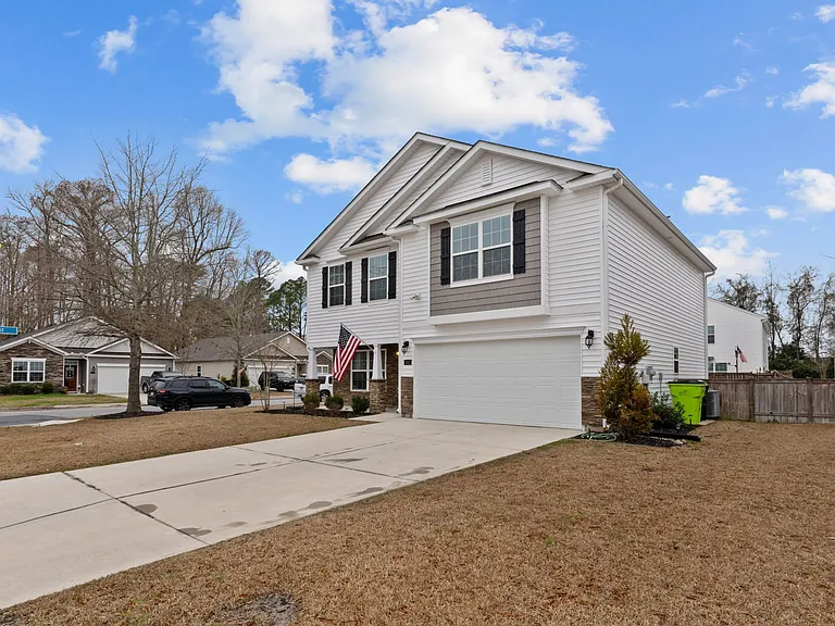 301 Ginger Dr — Photo 3