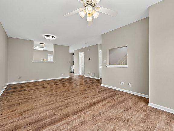 4th image of 304 Holiday Ln