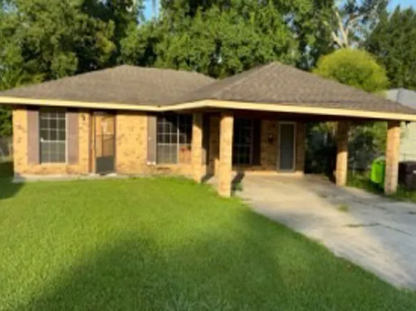 625 Courville St, Breaux Bridge, LA 70517