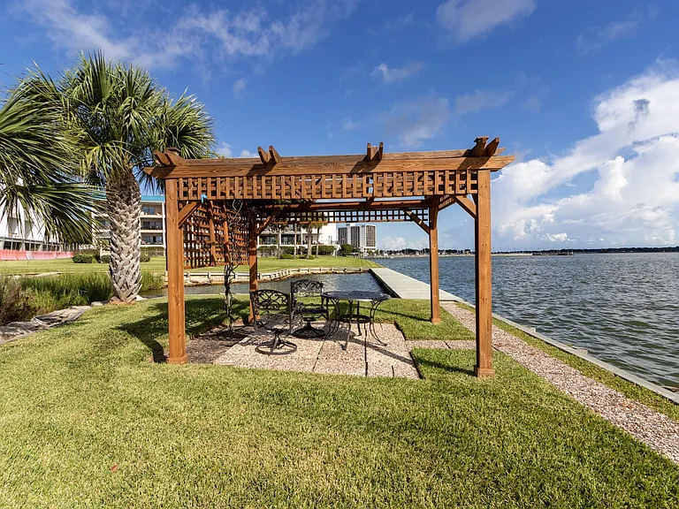 401 Lakeside Ln #111 — Photo 41