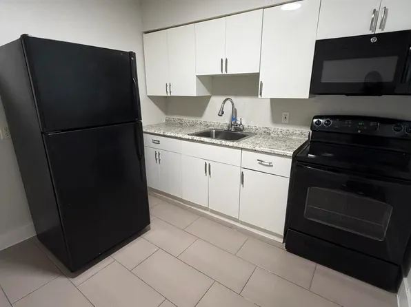 110 SW 7th Ave #2, Dania, FL 33004