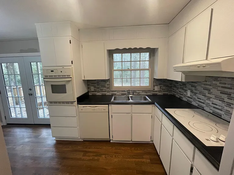 1114 Greendale Ct — Photo 4