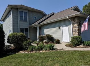 3497 Cummings Cove Pkwy, Hendersonville, NC 28739