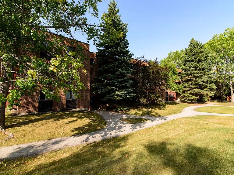30 Strauss Dr — Photo 3