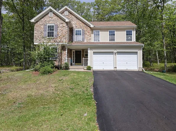 2124 Bedford Dr, Bushkill, PA 18324