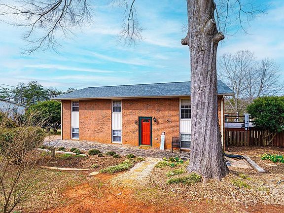 2nd image of 1285 Riverview Dr