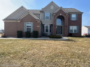 6254 Amber Ln, Grand Blanc, MI 48439