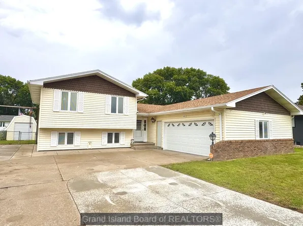 1322 Sheridan Pl, Grand Island, NE 68803