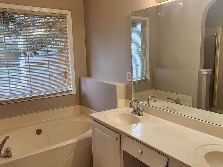927 Peel Castle Ln — Photo 5