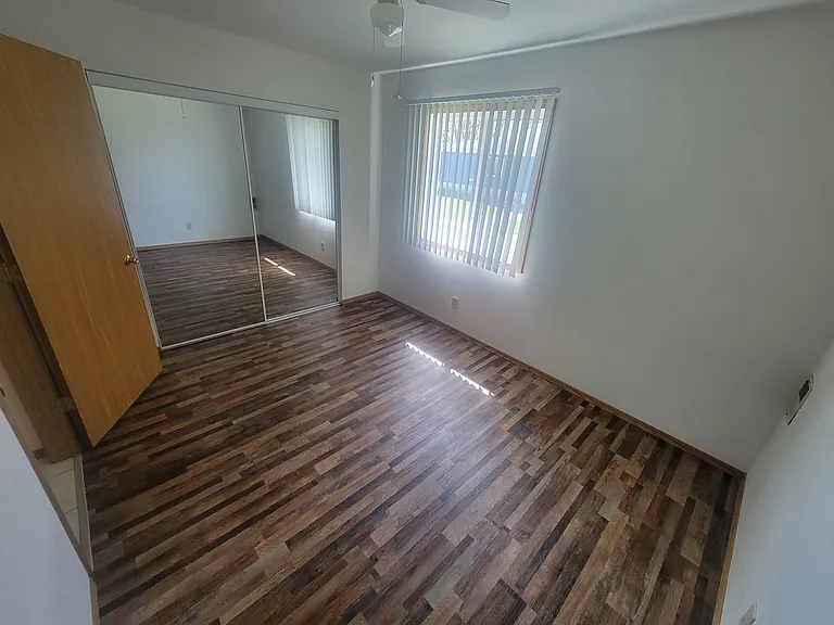 1709 La Crescent St #118 — Photo 10