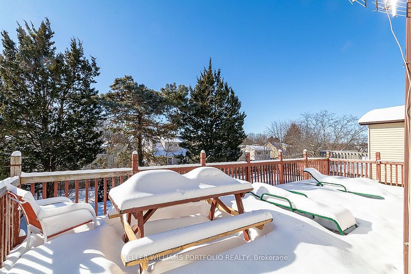 Ajax House for rent - 5 Bedrooms — photo 37