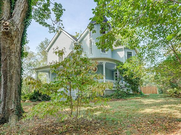 3rd image of 225 Herndon St