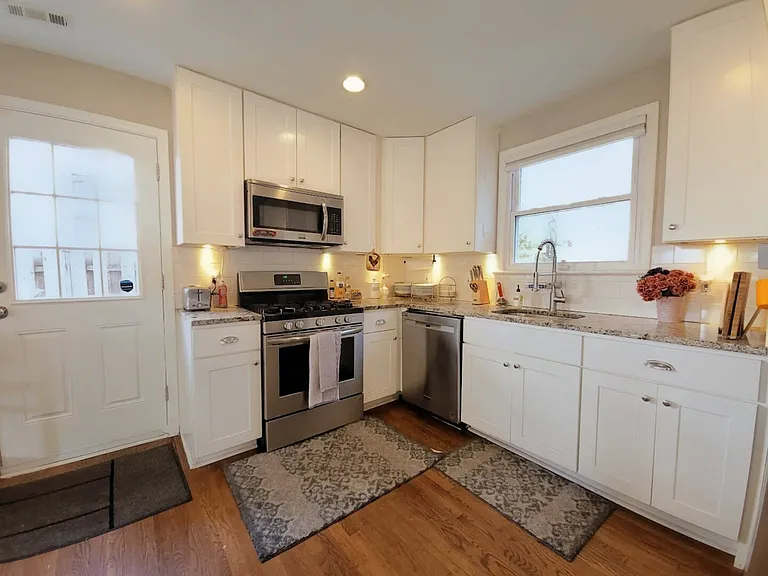 Singleton Dr — Photo 4