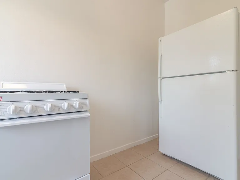 2622 Brighton Ave #8 — Photo 2