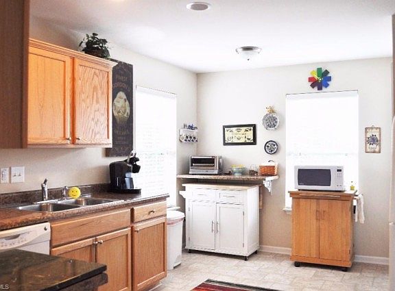 5th image of 215 Blue Robin Way