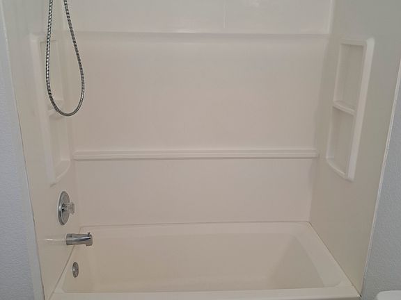 2nd image of 1315 Powell Ln