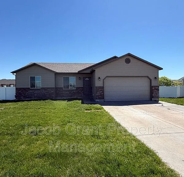 3030 Golden Rod Dr — Photo 1
