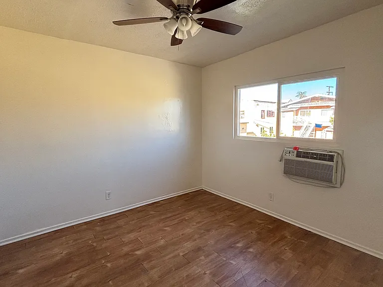 1513 W 28th St #7 — Photo 9