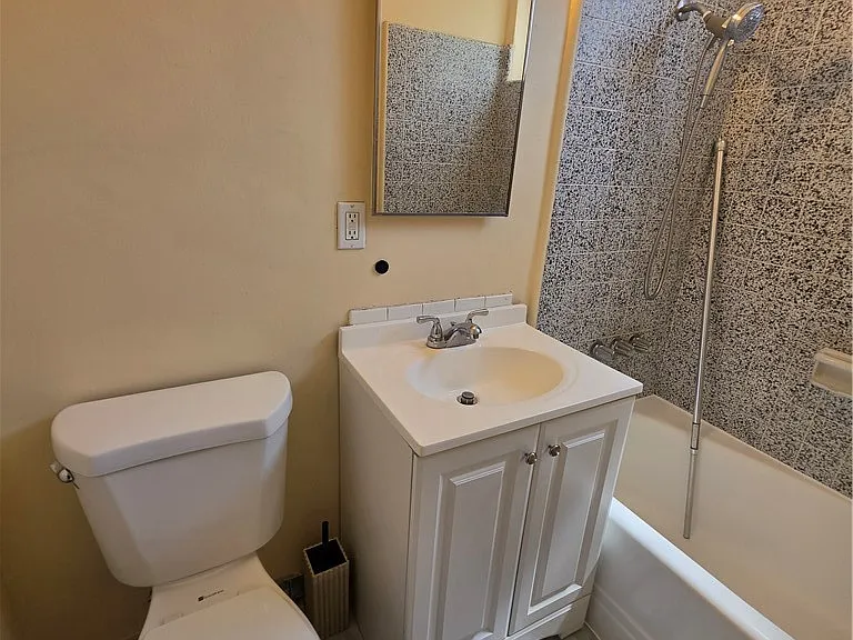 834 S Greenwood Ave — Photo 7
