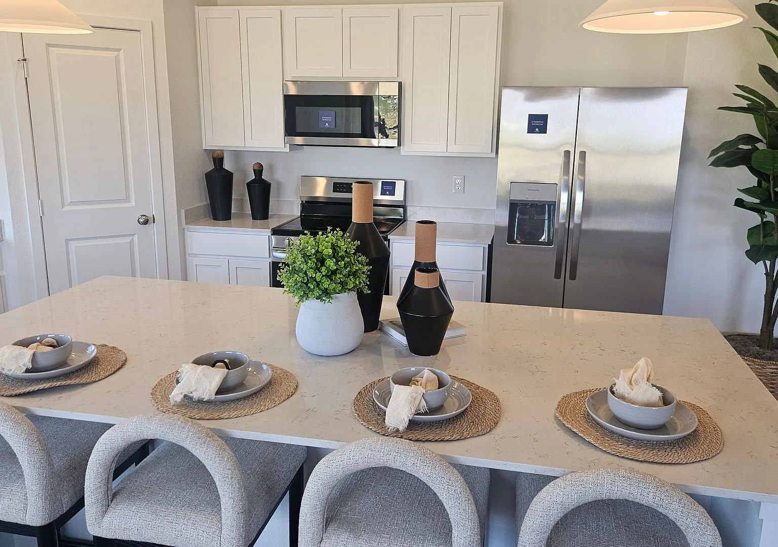 New 5 Bedroom Home in Windsor Prairie Song — Photo 4
