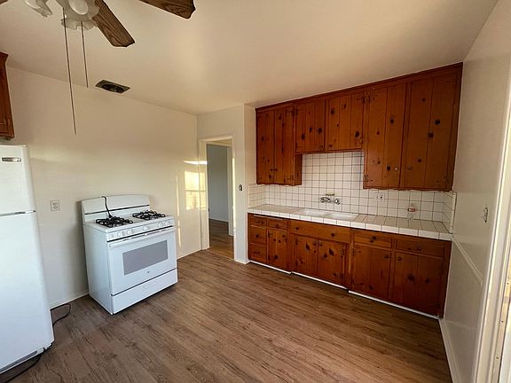 3rd image of 816 E Garfield Ave APT C