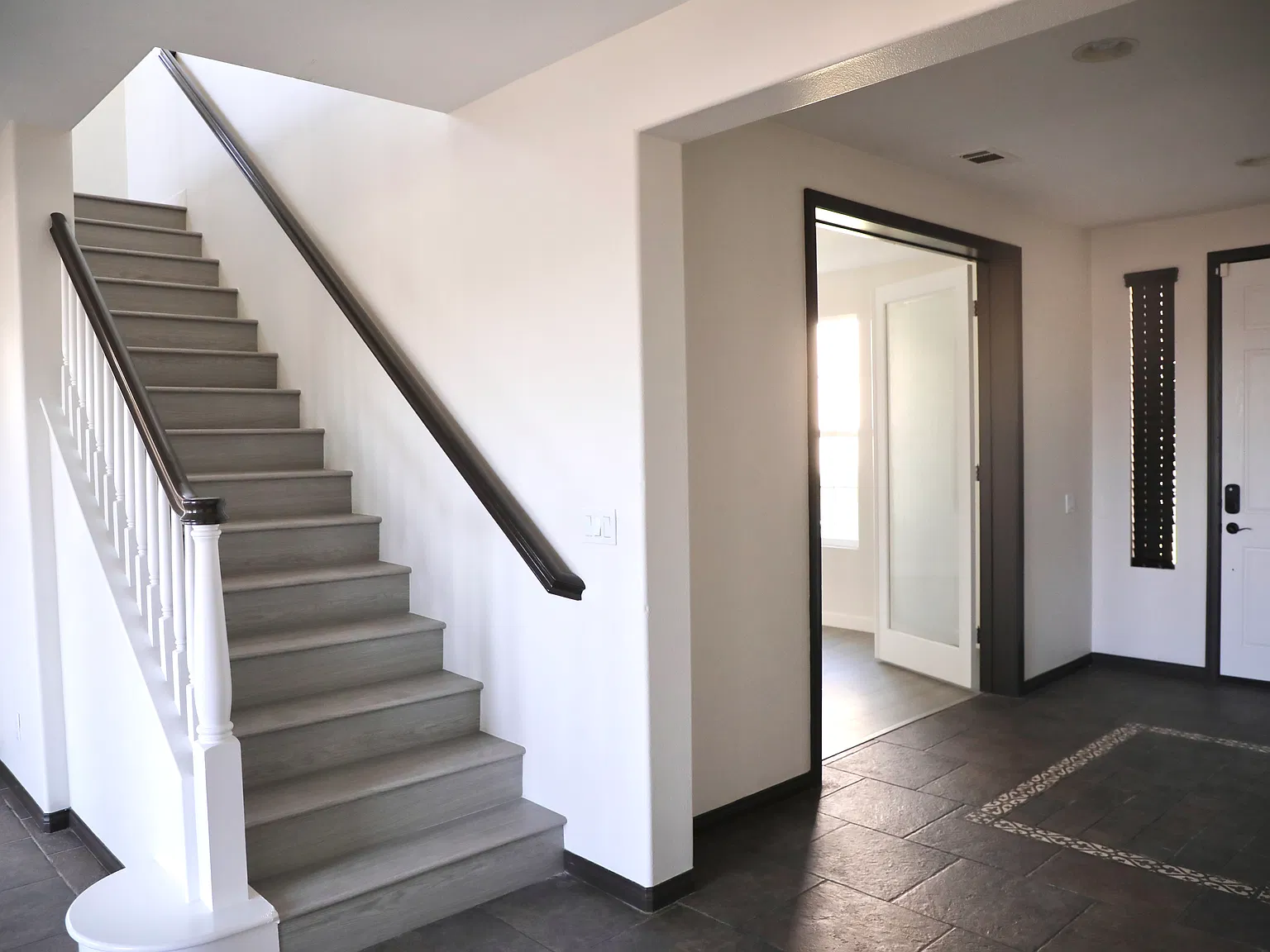 5 bed, 4.5 bath, 4158 sqft, $4,300 — Photo 3