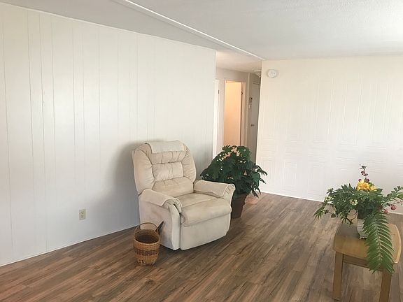 4th image of 163 Elmwood Ln