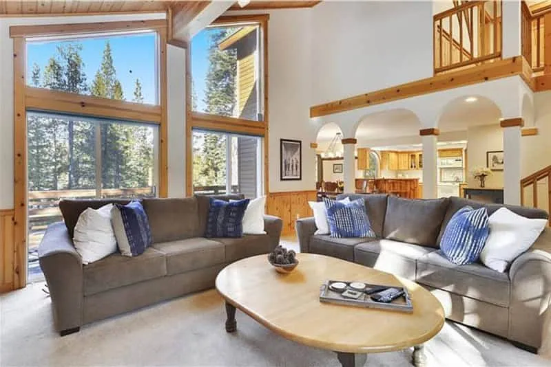4 bed, 2400 sqft, $6,000 — Photo 3