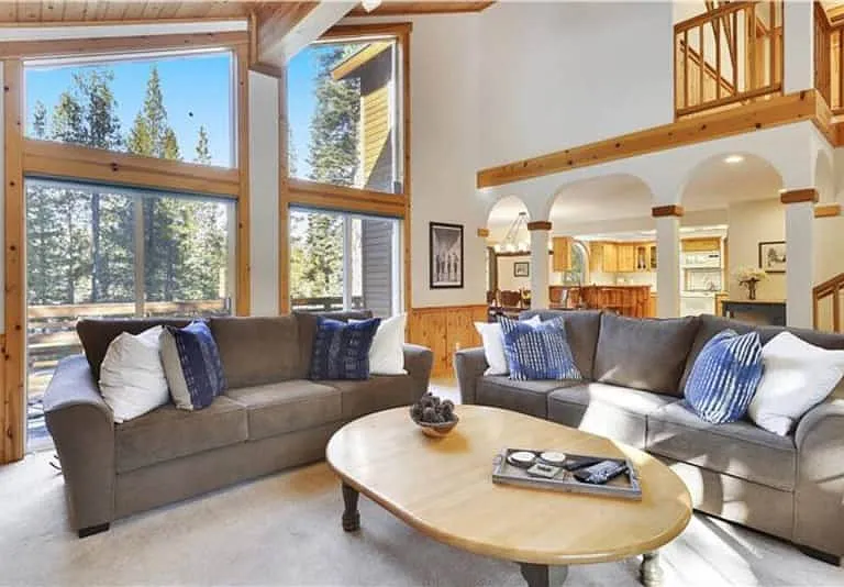 15225 Swiss Ln — Photo 3
