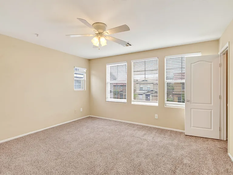 1089 Paradise Coach Dr — Photo 16