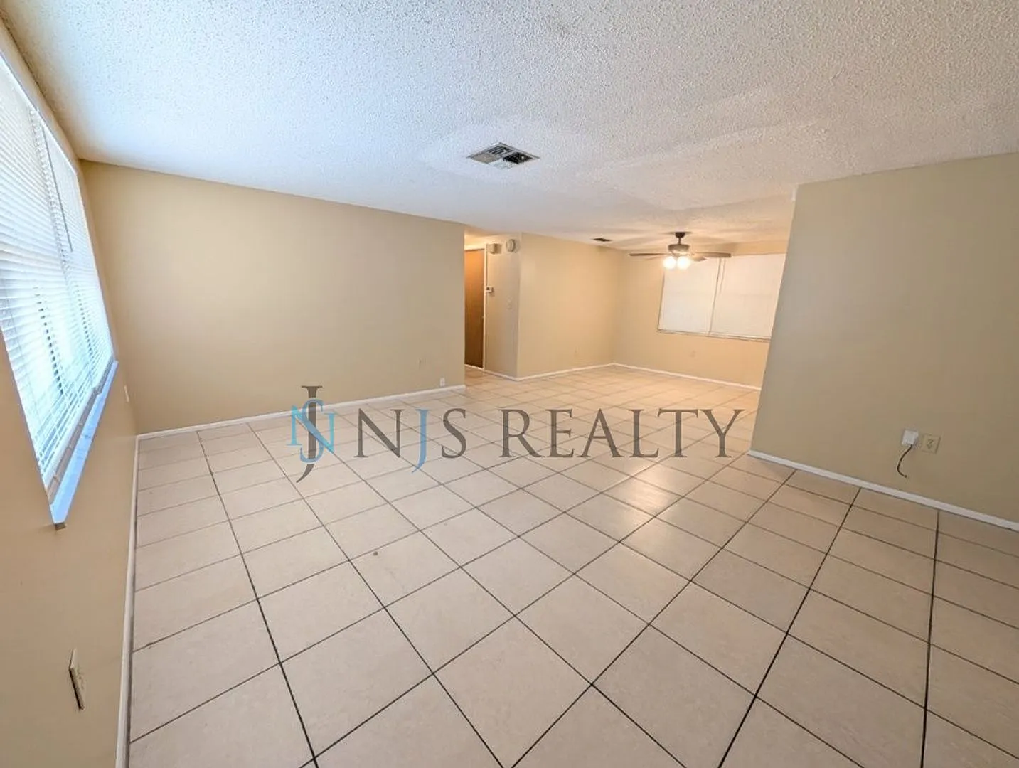 Huge 2/2/1 1400 Sq. Ft. With All Tile Floors, New Kitchen & Bath Renovation!! — Photo 2