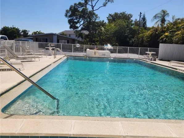 4906 Victoria Dr APT 404, Cape Coral, FL 33904