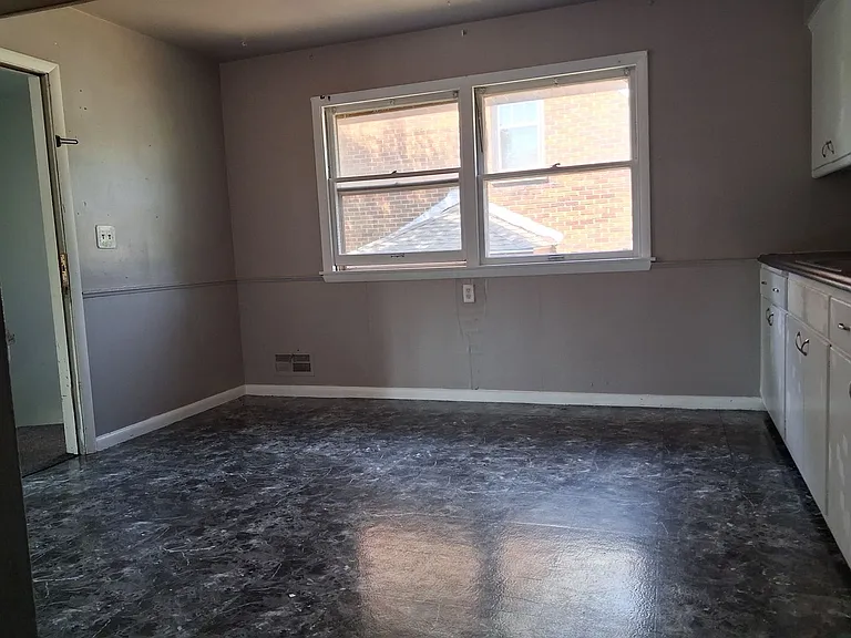 7106 W Congress St — Photo 16