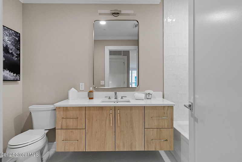 5th image of 19 Washington Street #658 I